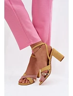 Sandále na podpätku model 226336 Vykročte štýlovo Sandále na podpätku model 226336 Vykročte štýlovo