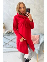 Červená tunika nadmernej veľkosti s obálkovou prednou časťou Červená tunika nadmernej veľkosti s obálkovou prednou časťou