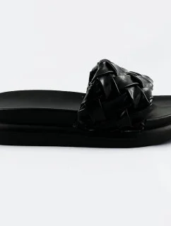 Čierne dámske šľapky so zapleteným pásikom (XA-137)