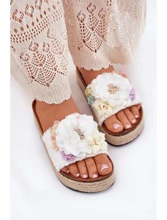 Klapki Damskie Z Kwiatami Platforma Z Plecionką Białe Zenvanis