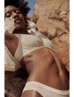 Dámske tangá Aura Spotlight High Leg string krémové - Triumph