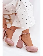 Sandály na podpatku s saténovým povrchem Šampaňské Calistae