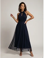 662-3 Elegantné večerné maxi šaty bez ramienok s tylom a viazaním v páse - tmavomodré 662-3 Elegantné večerné maxi šaty bez ramienok s tylom a viazaním v páse - tmavomodré