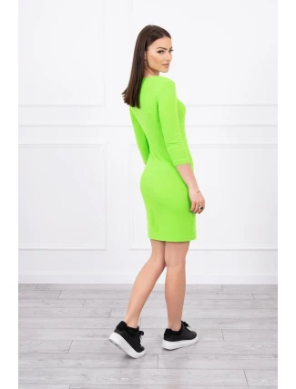 Priliehavé šaty so zeleným neónovým výstrihom Priliehavé šaty so zeleným neónovým výstrihom