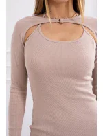 Pruhované vypasované šaty v béžovej farbe