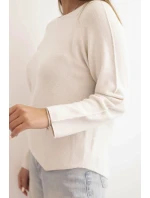 Dámsky viskózový sveter s dlhými rukávmi a okrúhlym výstrihom béžovej farby