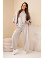Dámsky viskózový maslový komplet so širokými nohavicami a voľnou blúzkou Fango Dámsky viskózový maslový komplet so širokými nohavicami a voľnou blúzkou Fango
