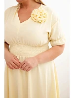 Plus veľkosť Dámske šaty s výstrihom do V a zovretým pásom žltá