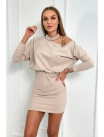 Šaty s ozdobou na ramene béžovej farby