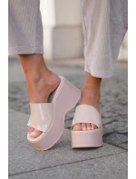 Lakierowane Klapki Damskie Na Platformie I Koturnie Beżowe Nellevia