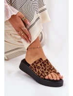 Klapki Damskie Na Platformie I Niskim Koturnie Z Ozdobnym Detalem Panterka Brązowe Saqesse