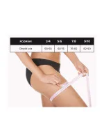 Stehenné pásy 02 - Mona