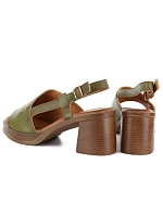 Dámske kožené sandále na podpätku zelené Vinceza 26-39994