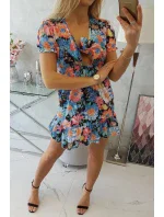 Kvetinové šaty s výstrihom do V čiernej