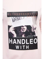 Rukoväť s púdrovo ružovými šatami s potlačou