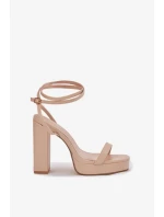 Sandále na podpätku model 212820 Vykročte štýlovo Sandále na podpätku model 212820 Vykročte štýlovo
