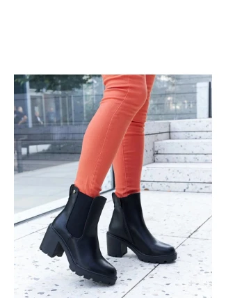 Topánky na podpätku model 204766 Solea Topánky na podpätku model 204766 Solea