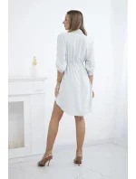 Šaty so zapínaním na gombíky a viazaním v páse svetlo sivé