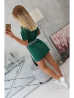 Šaty s ozdobným pásikom zelené