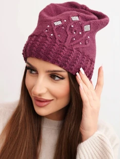 Dámska zimná čiapka s vlnou zdobená flitrami a pletením K473 tmavo fialová