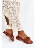 Dámské nazouváky na ploché podrážce s přezkou Camel Melivra