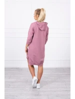 Šaty s kapucňou a dlhším chrbtom tmavo ružové