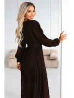 414-11 KLARA plisované elegantné midi šaty s opaskom a výstrihom - čokoládové