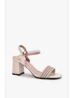 Sandále na podpätku model 213018 Vykročte štýlovo