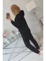 Zateplená súprava s mikinou viazanou v spodnej časti čiernej farby Zateplená súprava s mikinou viazanou v spodnej časti čiernej farby