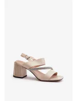 Sandále na podpätku model 195551 Vykročte štýlovo Sandále na podpätku model 195551 Vykročte štýlovo