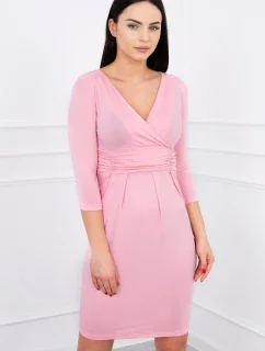 Priliehavé šaty s prestrihom pod prsiami v púdrovo ružovej farbe