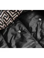 Čierno-béžová preložená obálková dámska bunda s kapucňou (R8040)