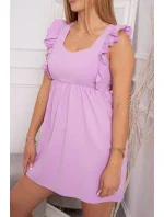 Šaty s volánikmi na bokoch fialovej farby