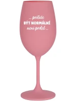 ...PROTOŽE BÝT NORMÁLNÍ NENÍ PRDEL... - růžová sklenice na víno 350 ml
