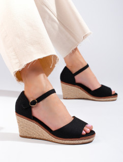 Pekné dámske sandále čierne na kline