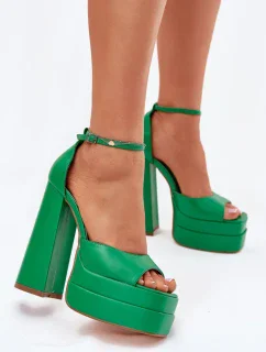 Sandále na podpätku model 213911 Vykročte štýlovo