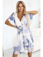 602-1 Romantické šaty s obálkovým výstrihom a volánovými rukávmi - modré kvety na bielom pozadí 602-1 Romantické šaty s obálkovým výstrihom a volánovými rukávmi - modré kvety na bielom pozadí