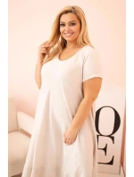 Dámske plus size šaty s krátkymi rukávmi a volánom z béžovej viskózy Dámske plus size šaty s krátkymi rukávmi a volánom z béžovej viskózy