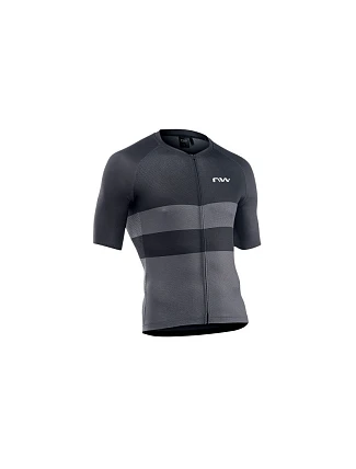 Cyklistické tričko NORTHWAVE Blade Air Jersey Short Sleeve – čierne/tmavošedé Cyklistické tričko NORTHWAVE Blade Air Jersey Short Sleeve – čierne/tmavošedé