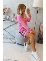 Svetloružové šaty s kapucňou a potlačou