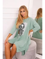 Šaty s potlačou a rozšíreným spodným dielom v tmavej mätovej farbe Šaty s potlačou a rozšíreným spodným dielom v tmavej mätovej farbe