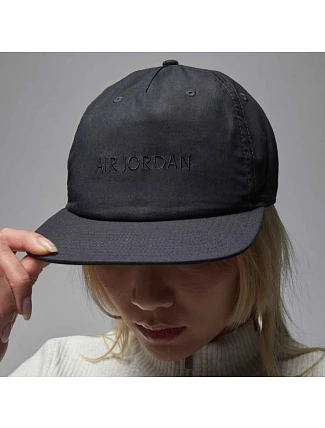 Čiapka Air Jordan Pro Adjustable Unstructured Hat Black – HQ9231-045 Čiapka Air Jordan Pro Adjustable Unstructured Hat Black – HQ9231-045