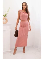 Dámska súprava s blúzkou so sponou a úzkou sukňou tmavoružovej farby Dámska súprava s blúzkou so sponou a úzkou sukňou tmavoružovej farby