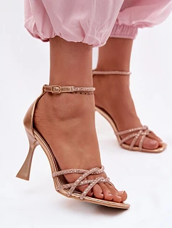 Sandále na podpätku model 226513 Vykročte štýlovo