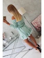 Šaty s odhalenými ramenami a čipkou tmavo mätovej farby Šaty s odhalenými ramenami a čipkou tmavo mätovej farby