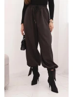 Dámske nohavice so širokými nohavicami a viazaním v spodnej časti hnedej farby