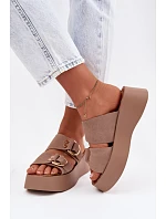 Žabky na platforme model 225370 Krok vo veľkom štýle Žabky na platforme model 225370 Krok vo veľkom štýle