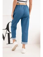 Dámske nohavice s ohrnutou nohavicou a opaskom tmavý denim