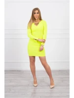 Šaty so zlatou retiazkou žltej neónovej