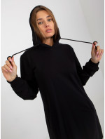 Základné mikinové šaty s kapucňou v čiernej farbe